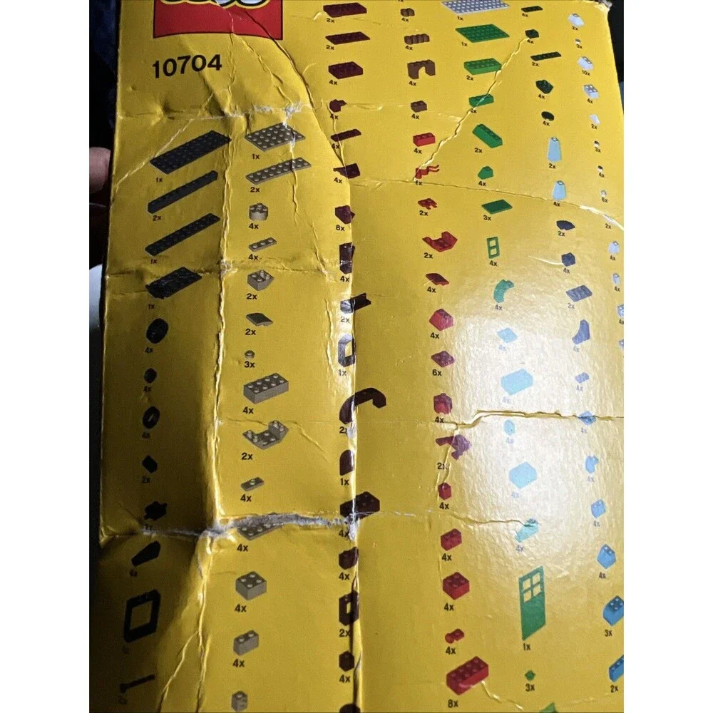 New Sealed LEGO CLASSIC: Creative Box (10704) 900 Pieces box is damaged